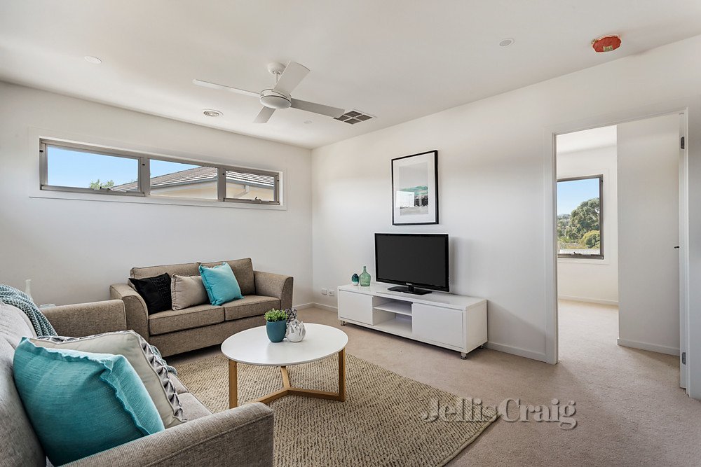 2/4 Anthony Crescent, Box Hill North image 4