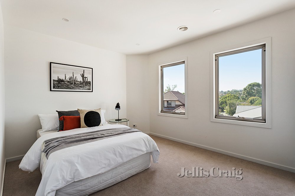 2/4 Anthony Crescent, Box Hill North image 6