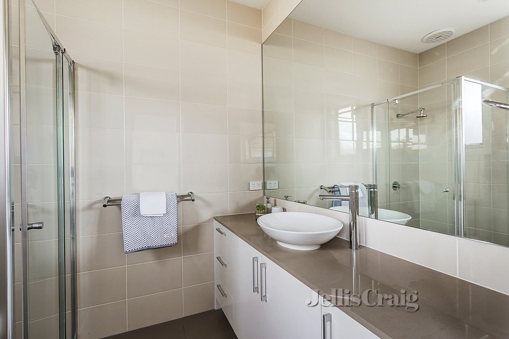 2/4 Anthony Crescent, Box Hill North image 7