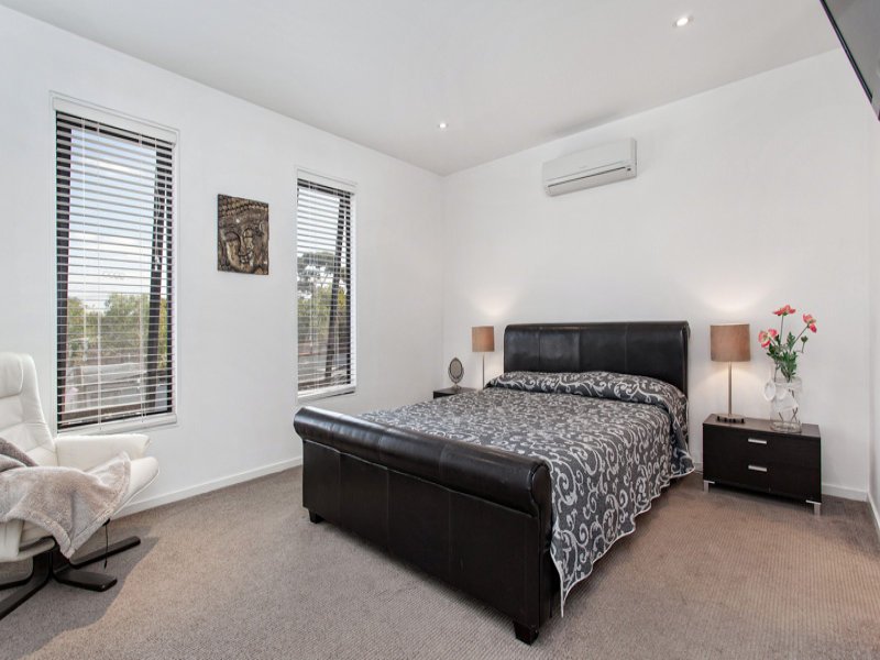 24 Avoca Street (off Woods St)  YARRAVILLE