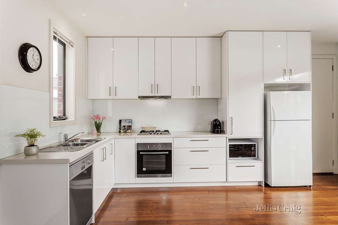 2/4 Avon Street, Moorabbin image 3