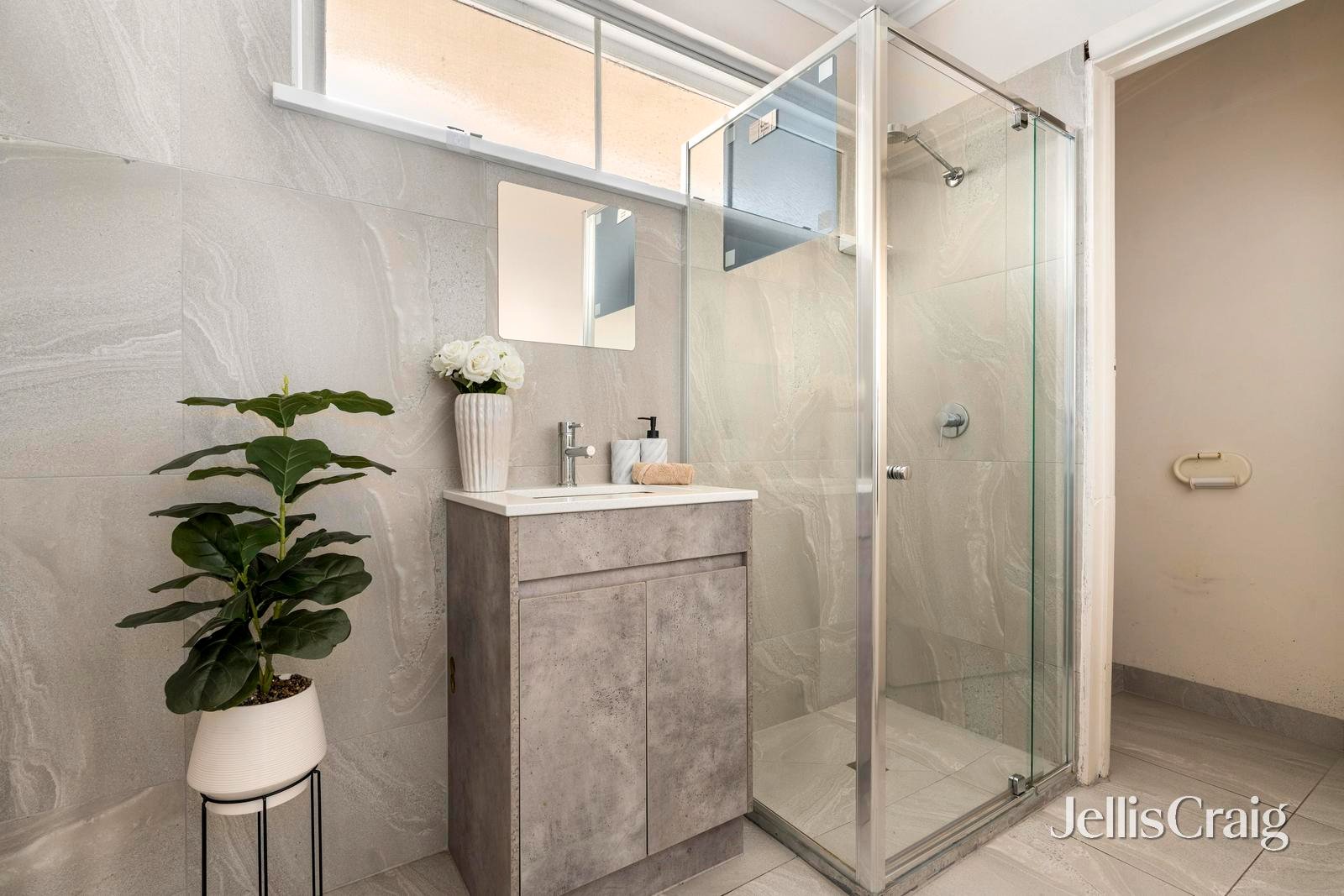 2/4 Batten Street, Glen&nbsp;Waverley image 7