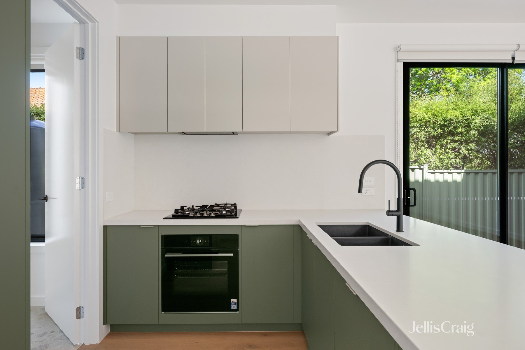 2/4 Benambra Street, Preston image 3