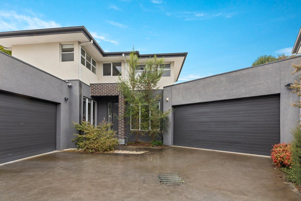 2/4 Bogong Court, Doncaster East image 1