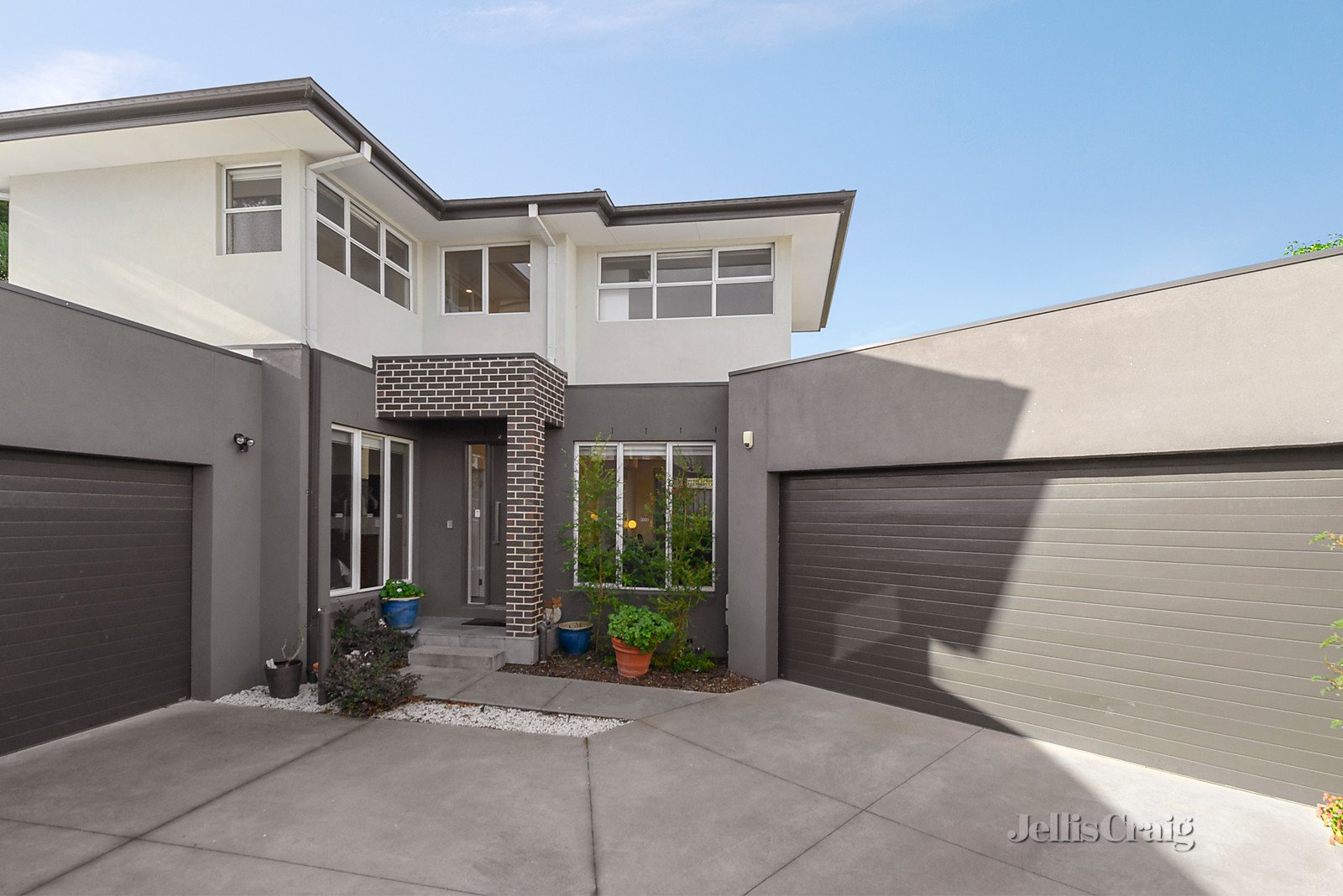 2/4 Bogong Court, Doncaster East image 2