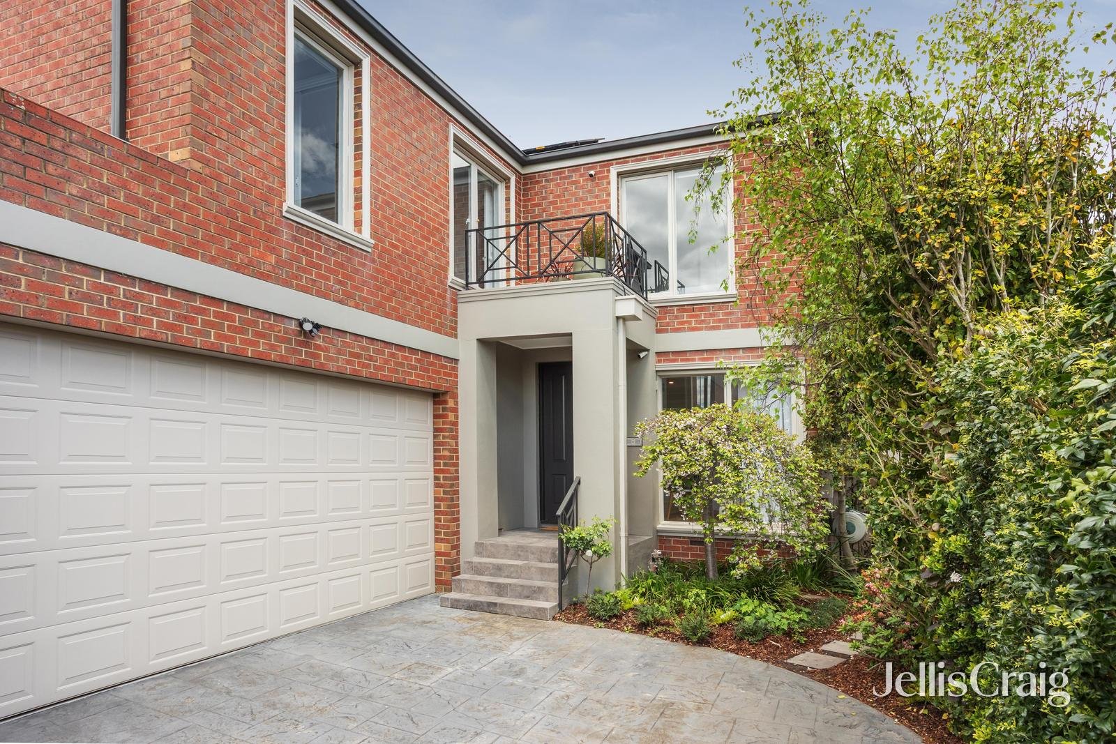 2/4 Bonnyview Street, Glen Iris image 1