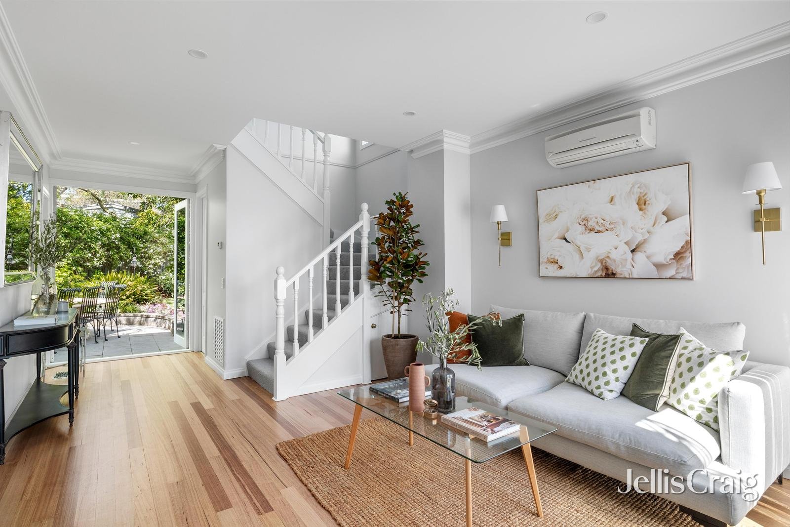 2/4 Bonnyview Street, Glen Iris image 2