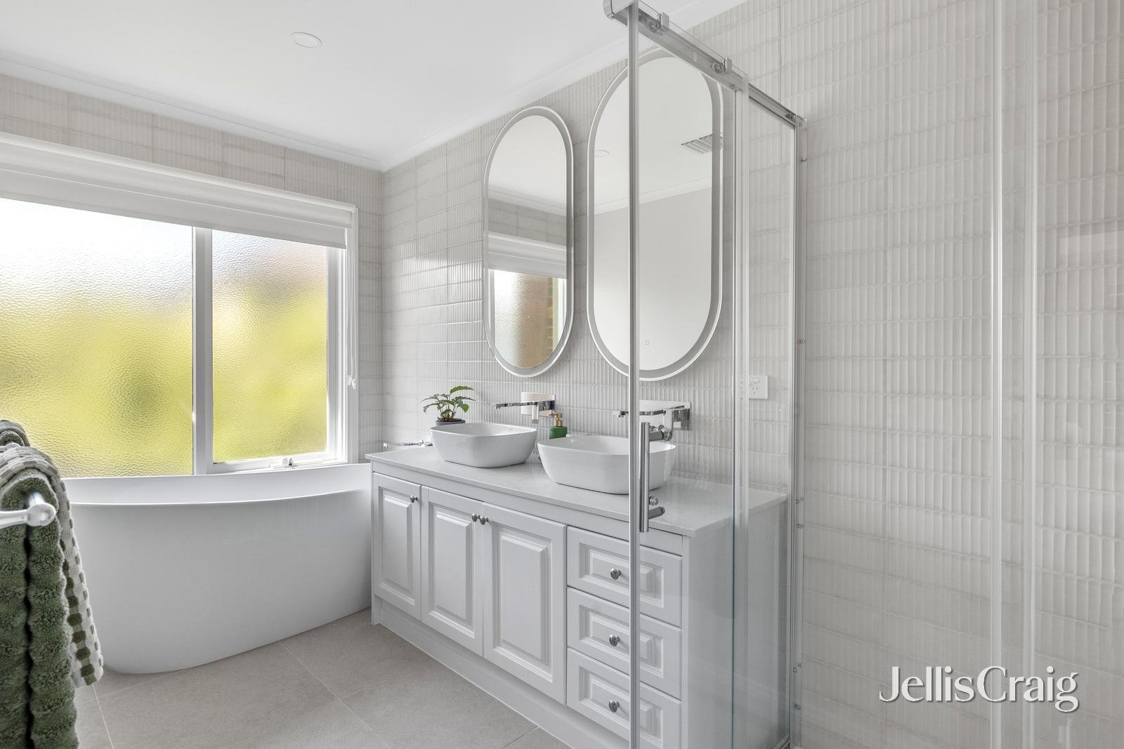 2/4 Bonnyview Street, Glen Iris image 9