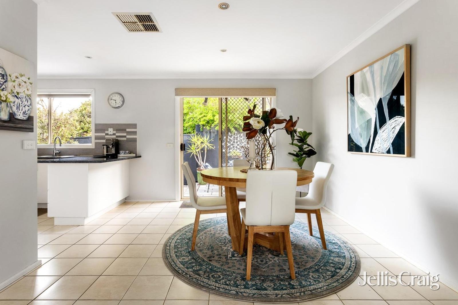 2/4 Box Road, Briar Hill image 3