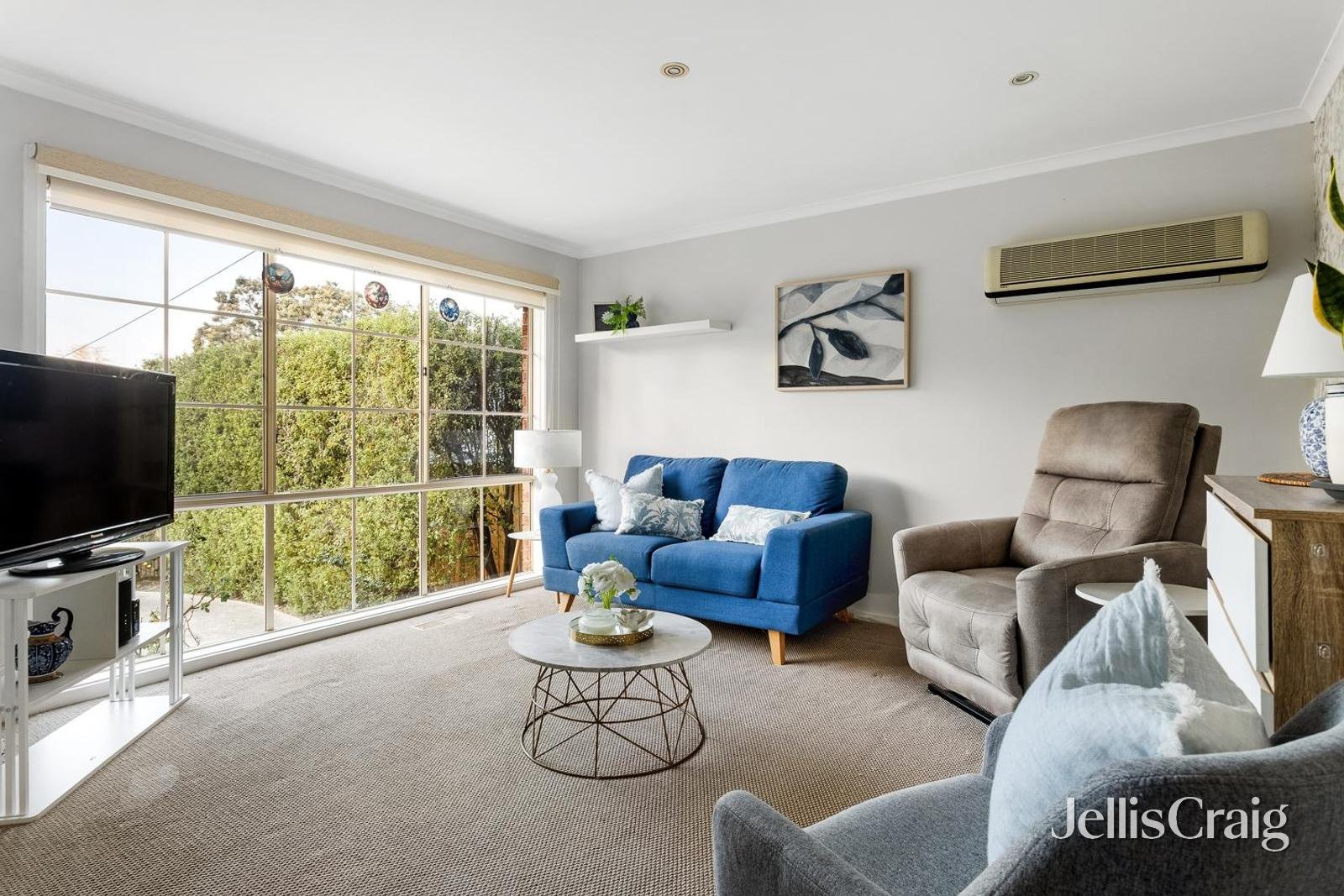 2/4 Box Road, Briar Hill image 5