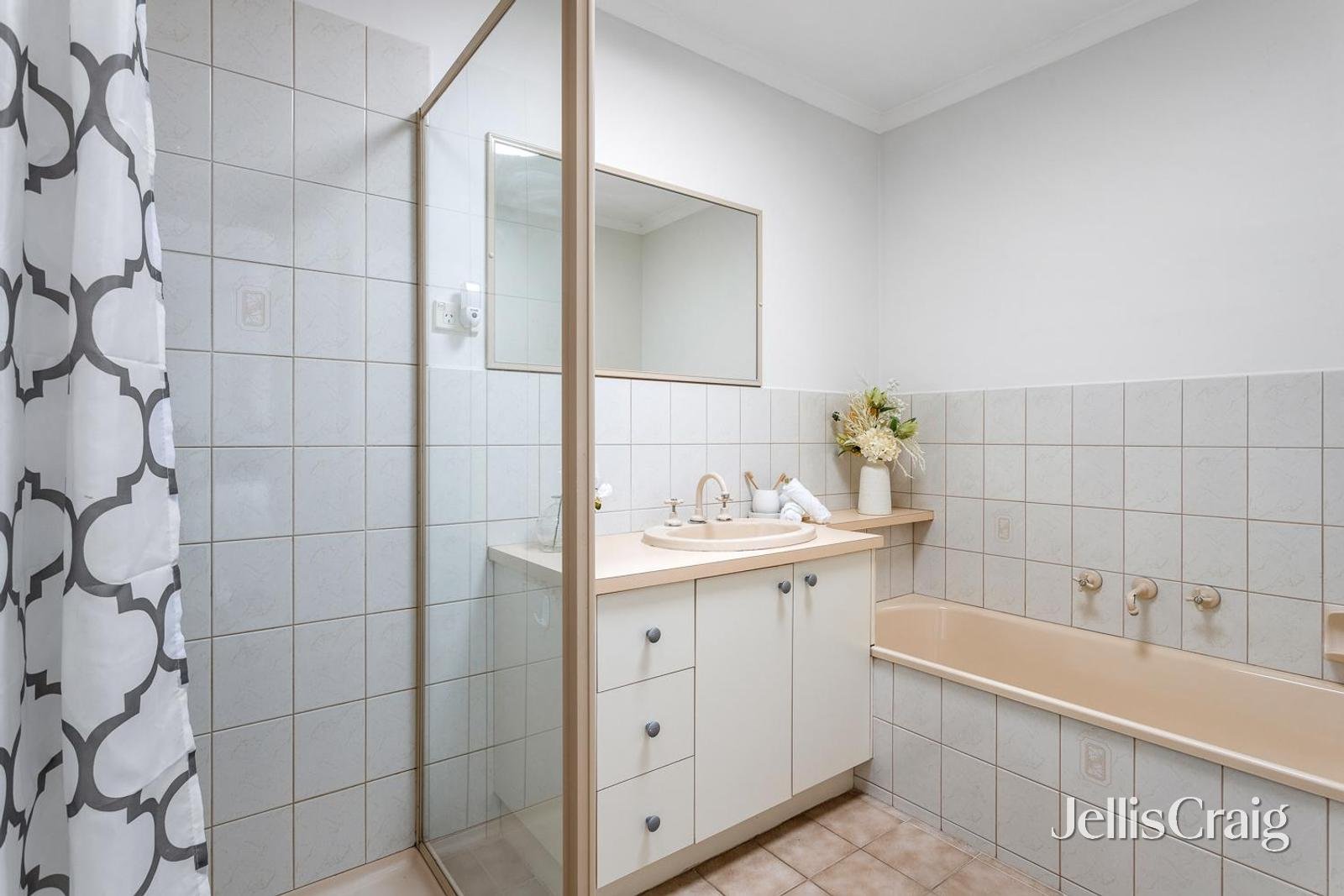 2/4 Box Road, Briar Hill image 8