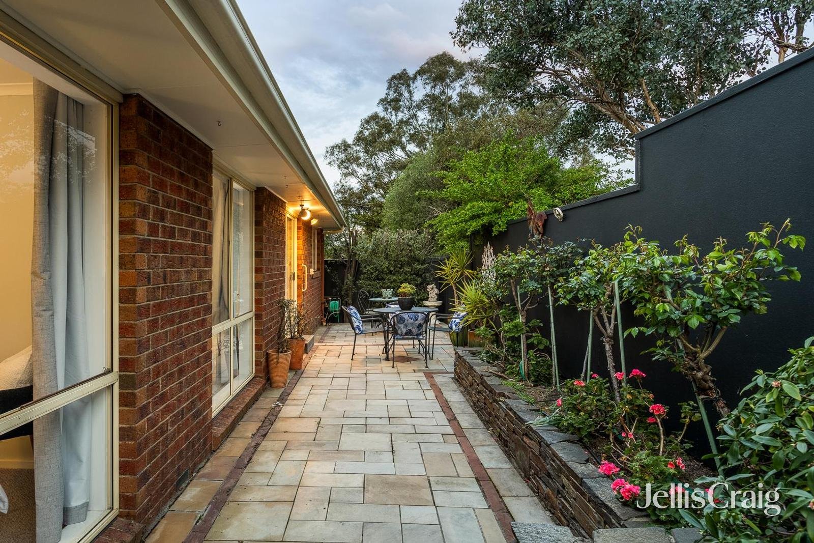 2/4 Box Road, Briar Hill image 12