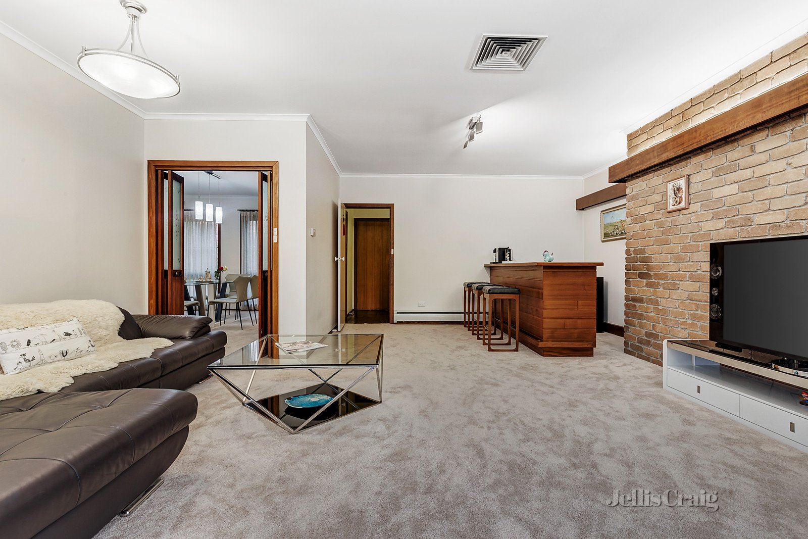 24 Brendan Avenue, Doncaster image 3