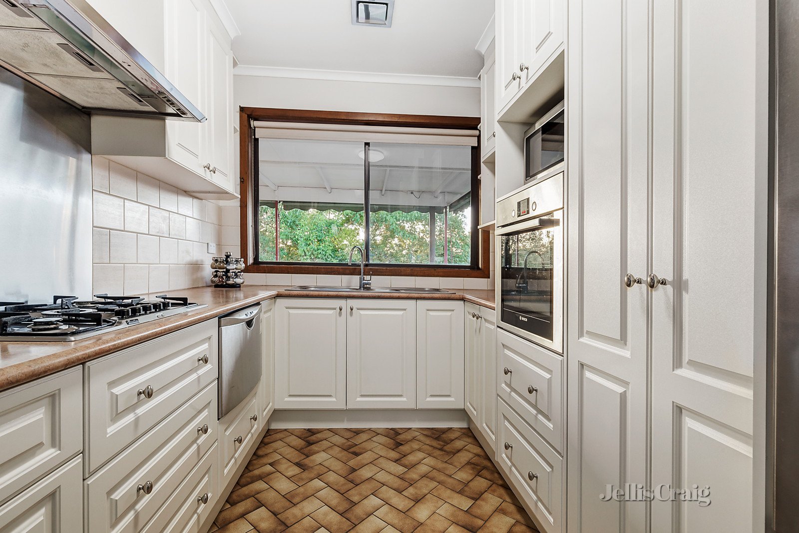 24 Brendan Avenue, Doncaster image 7