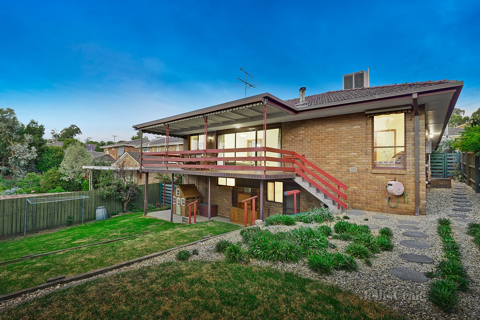 24 Brendan Avenue, Doncaster image 9
