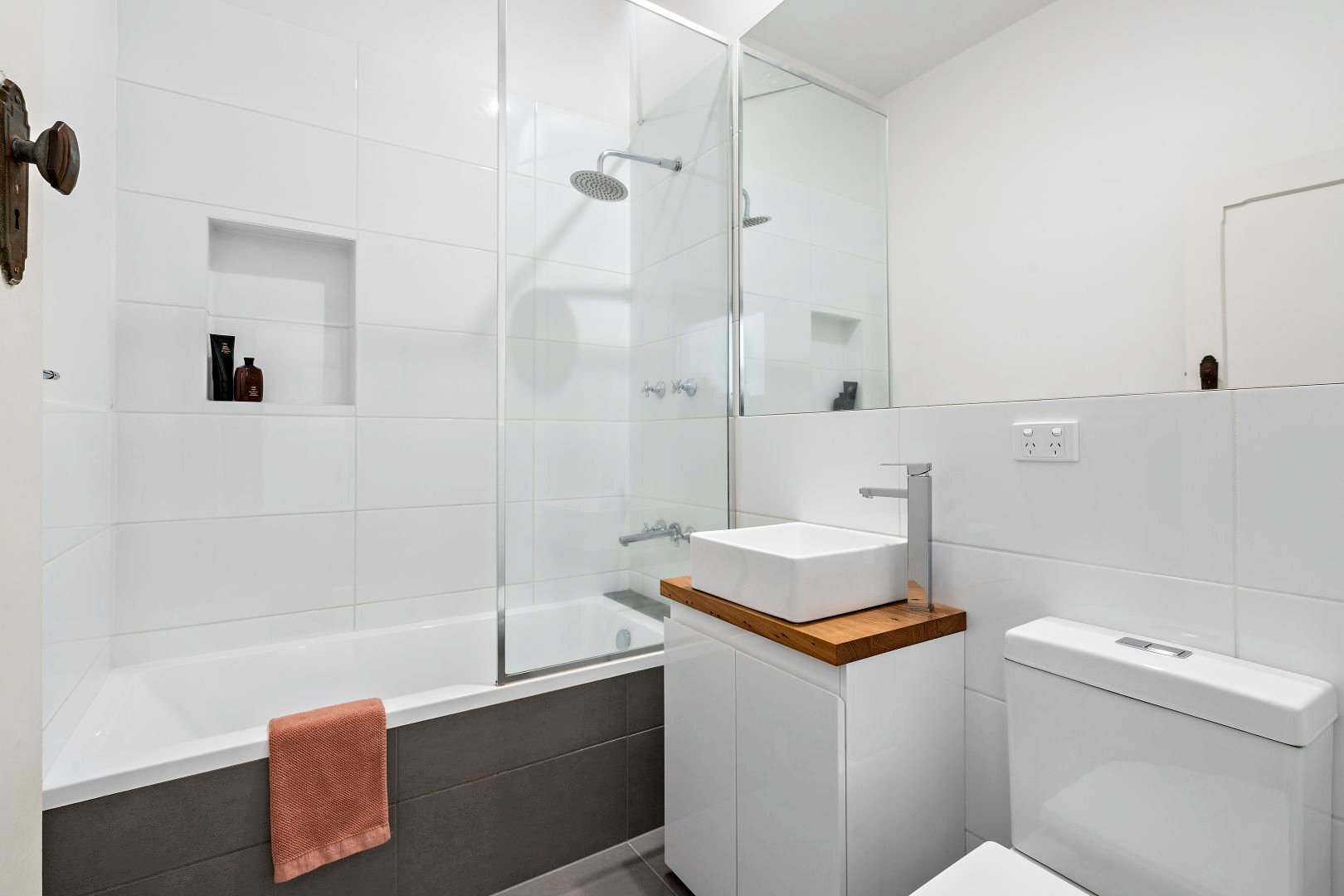 Property Gallery Thumbnail 6