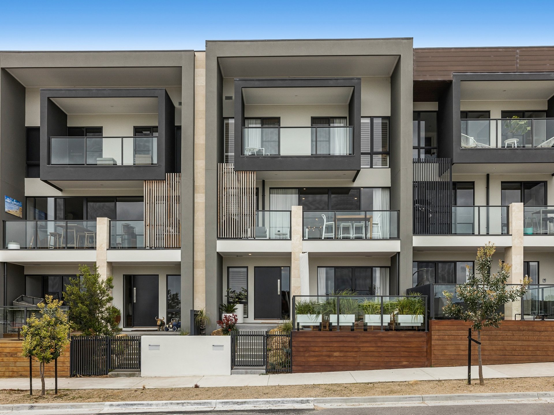 24 Castaway Street, Safety&nbsp;Beach image 1