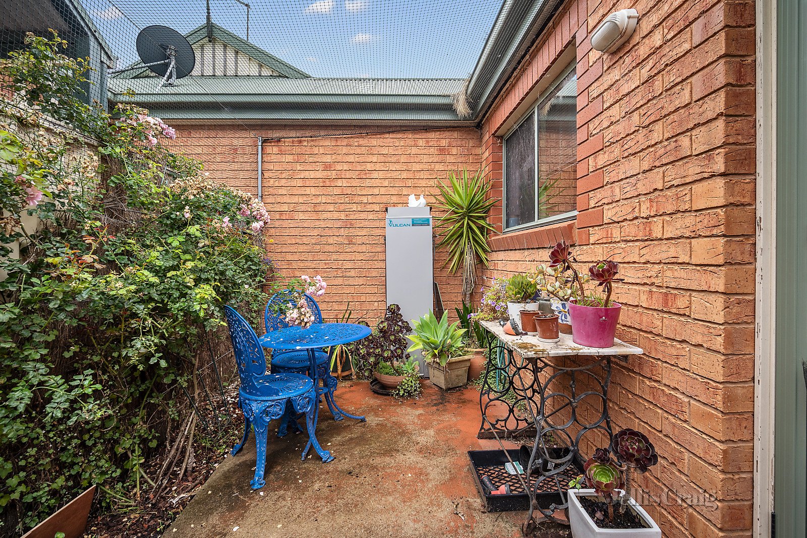 2/4 Castle Court, Ballarat East image 8