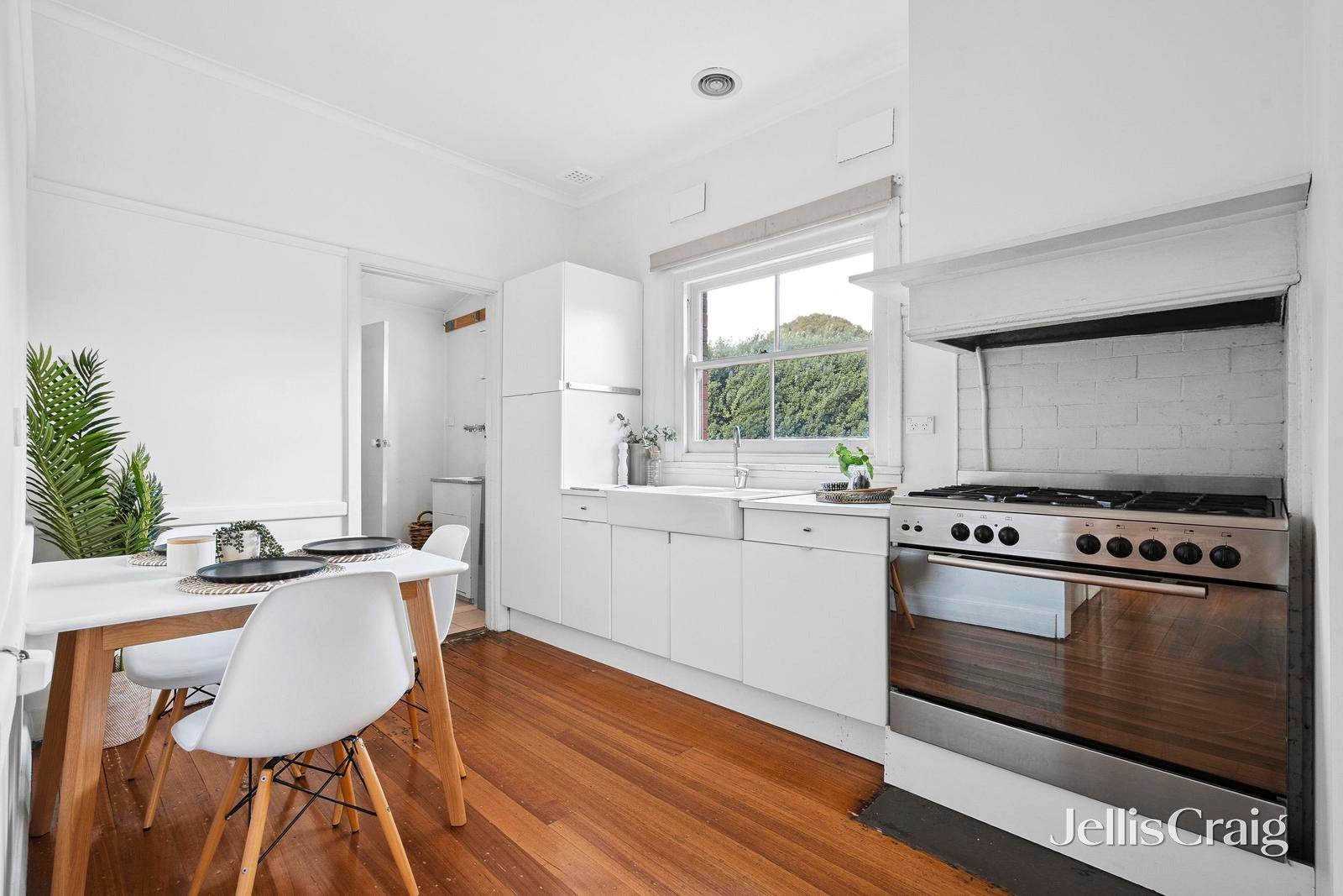 24 Churchill Avenue, Newtown image 3