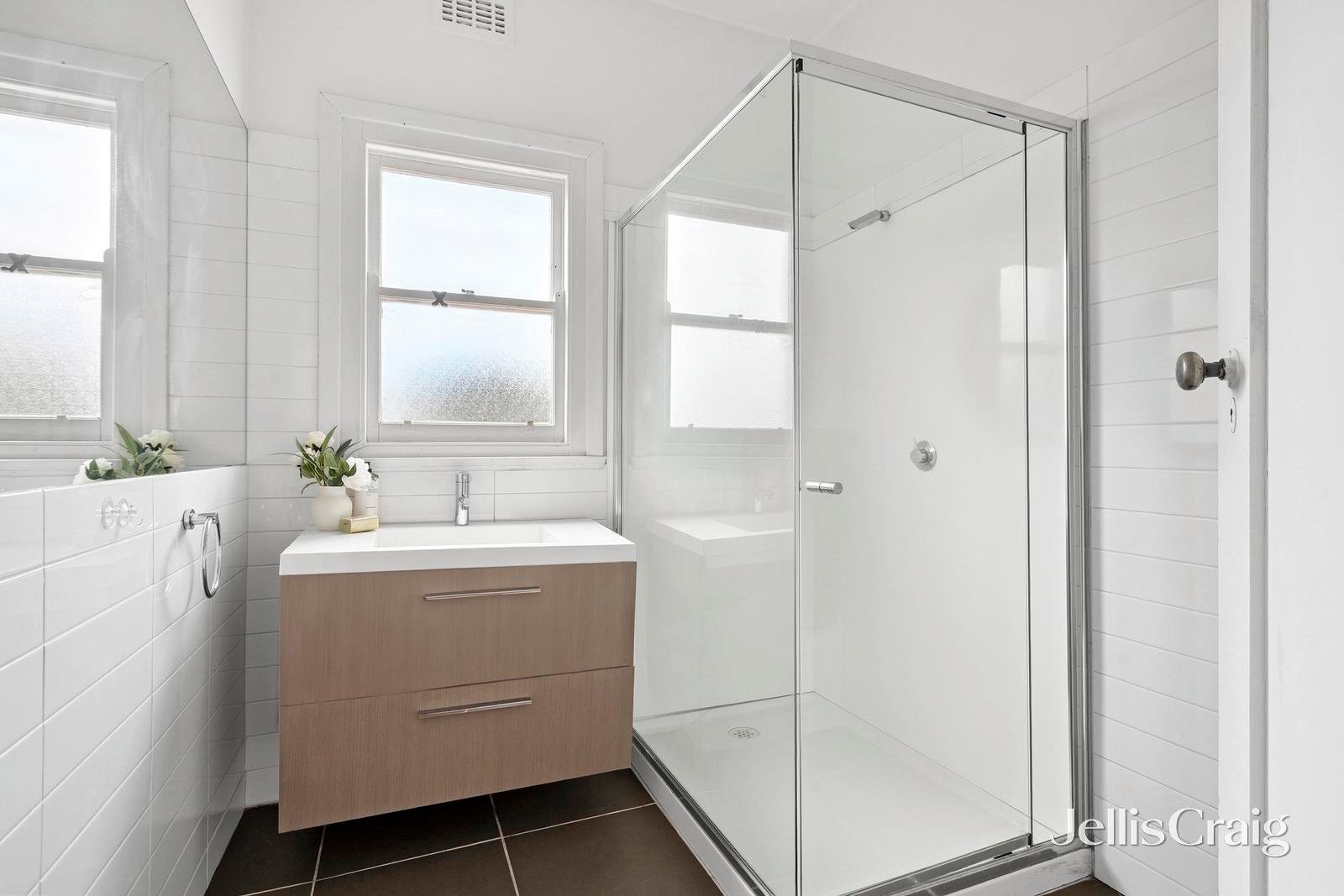 24 Churchill Avenue, Newtown image 6