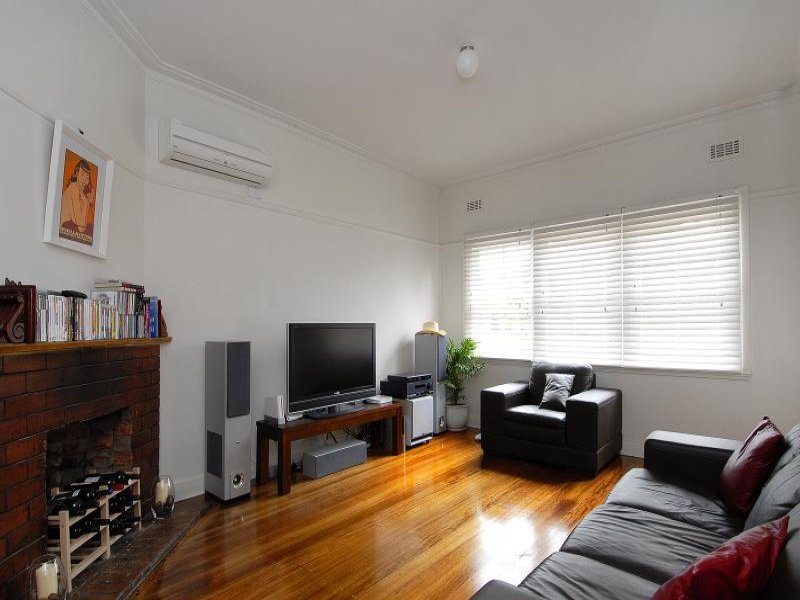 24 Churchill Avenue, Newtown image 2