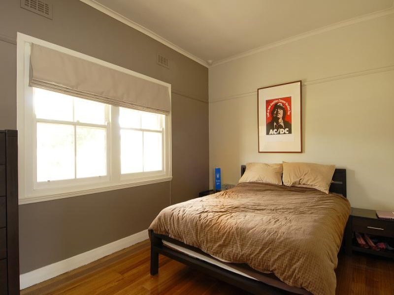 24 Churchill Avenue, Newtown image 4