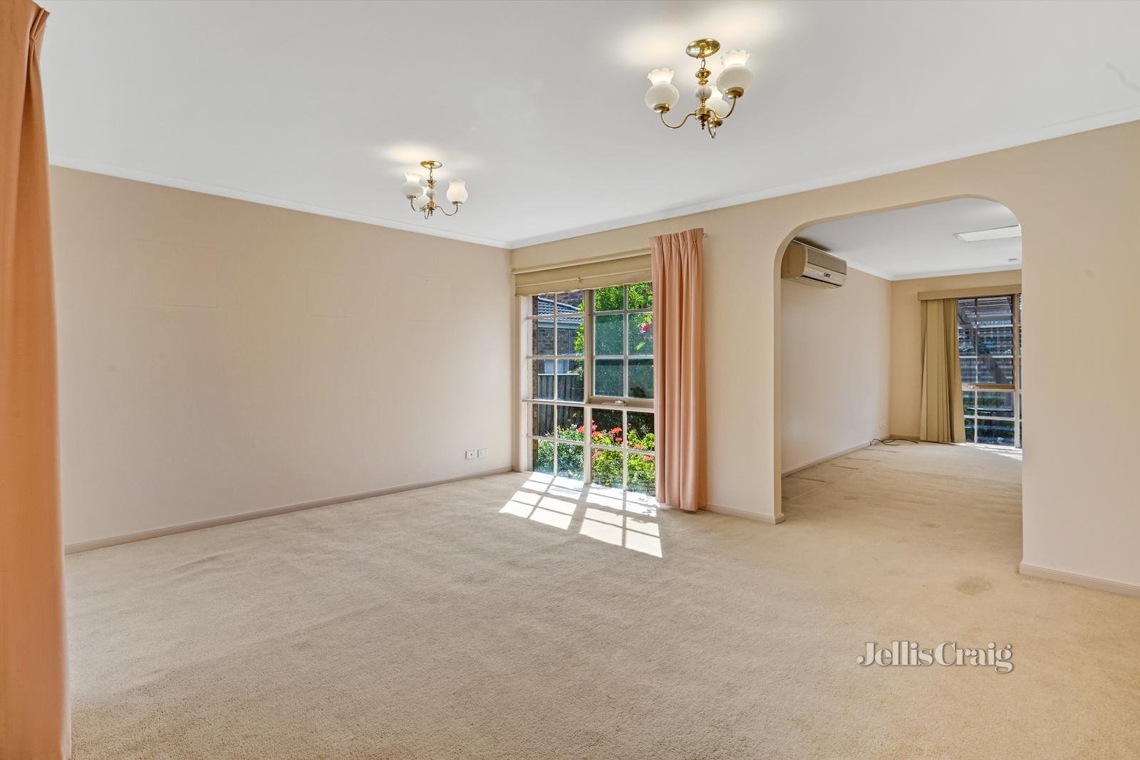 2/4 Clifford Street, Glen Waverley image 5