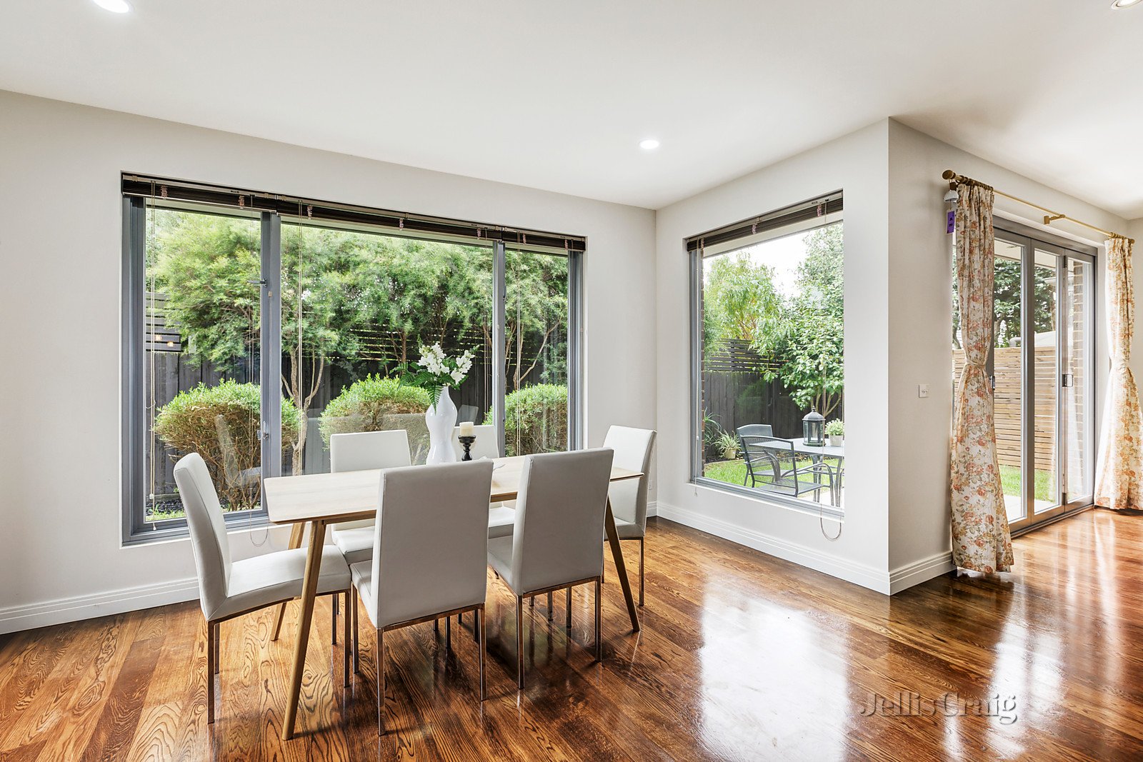 2/4 Clovelly Court, Mount Waverley image 4