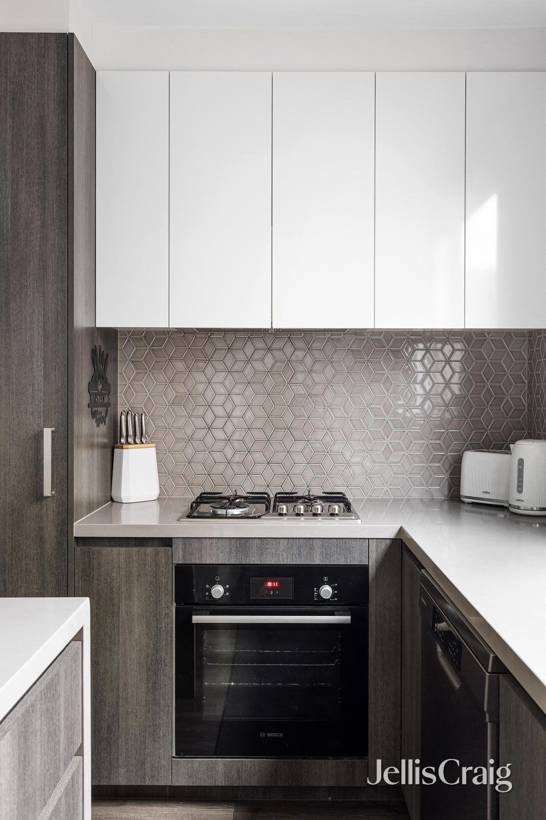 24 Collared Close, Bundoora image 5