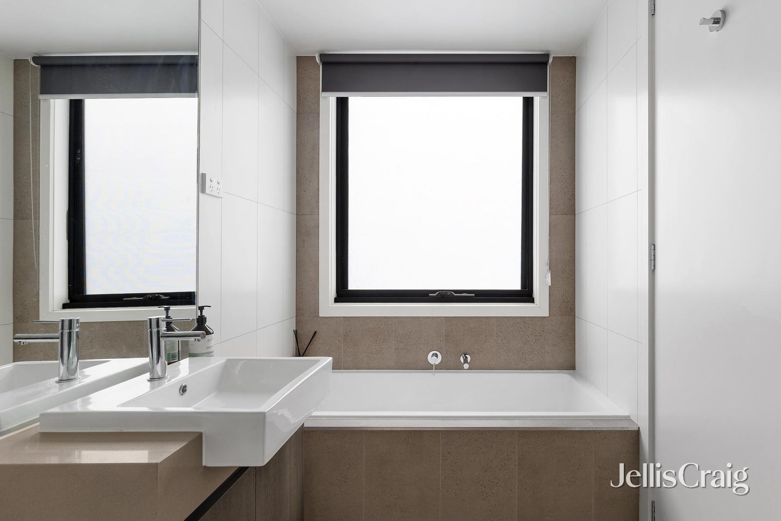 24 Collared Close, Bundoora image 9