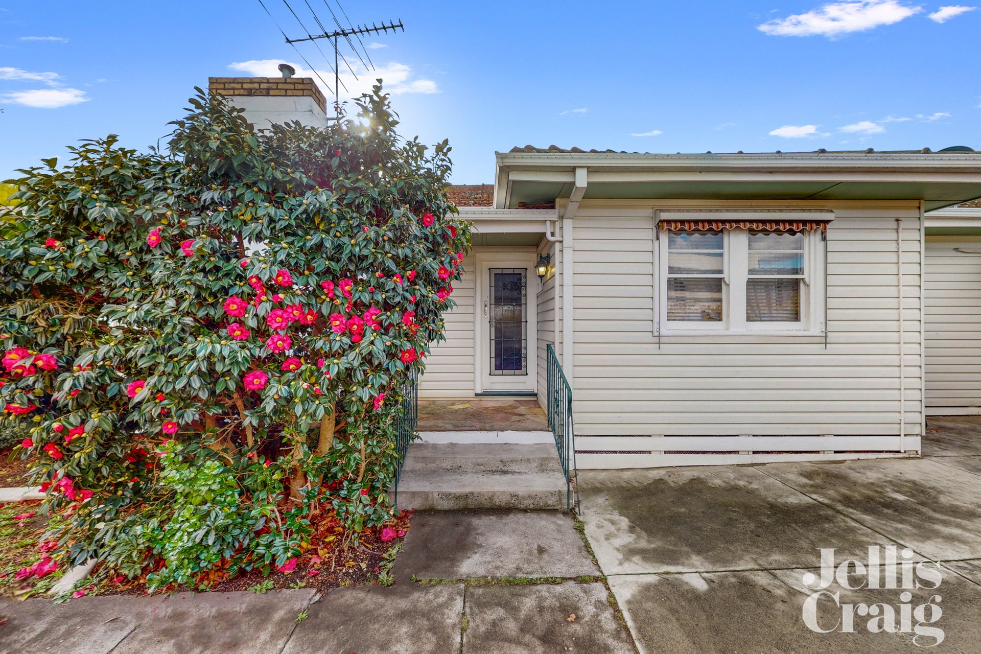 24 Creswell Avenue, Airport West image 1