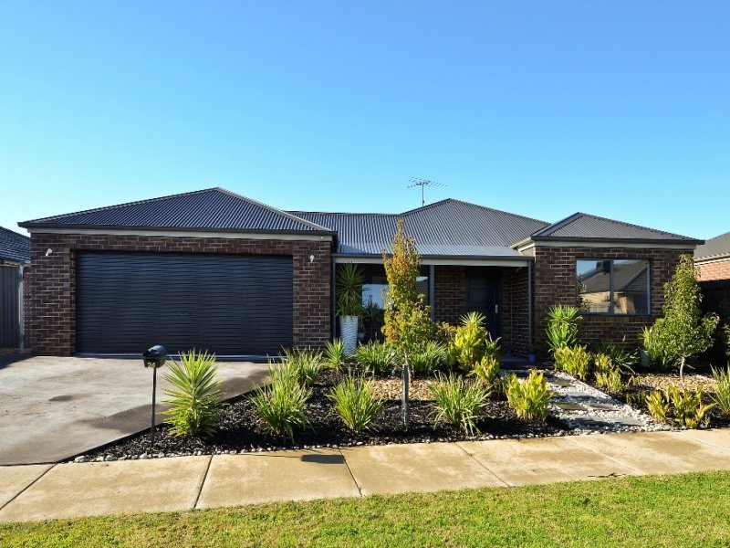 24 Curtain Drive, Leopold image 1