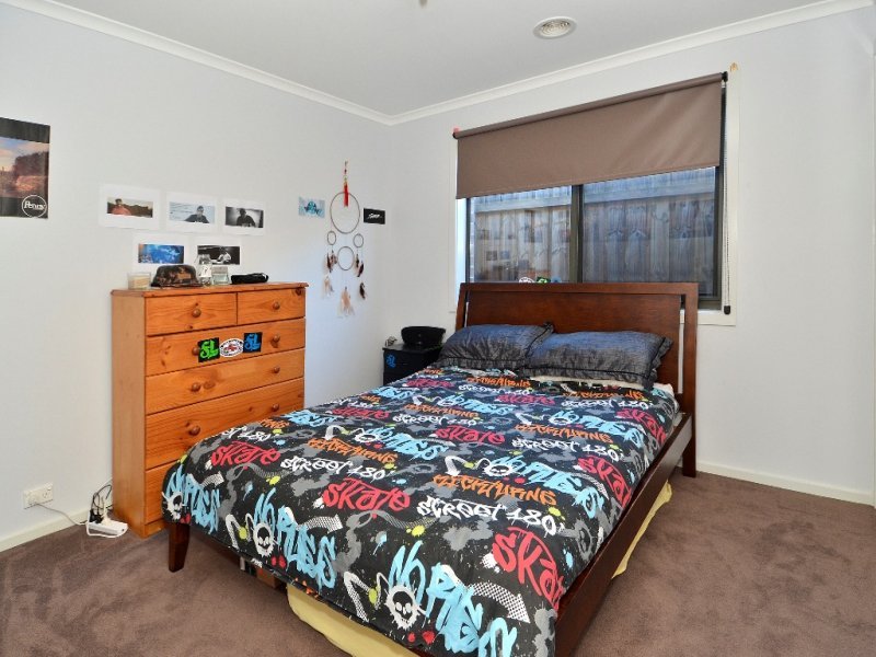 24 Curtain Drive, Leopold image 6