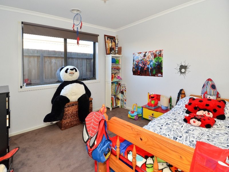24 Curtain Drive, Leopold image 7