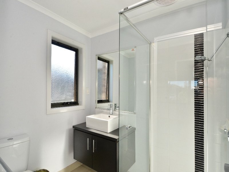 24 Curtain Drive, Leopold image 8