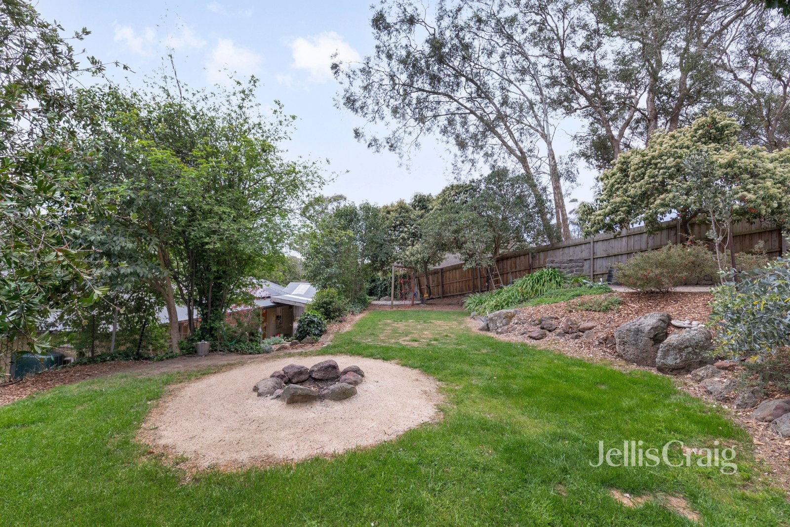 24 Curtain Road, Hurstbridge image 17