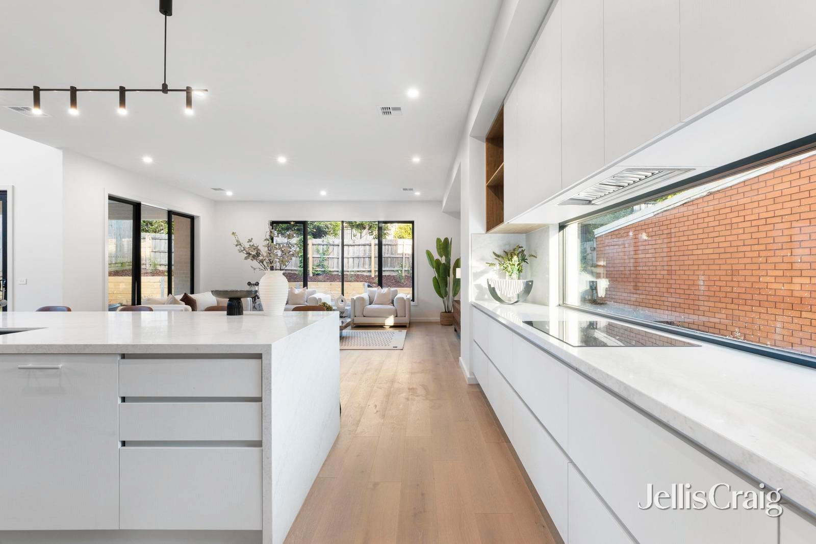 24 Dallas Street, Mount&nbsp;Waverley image 9