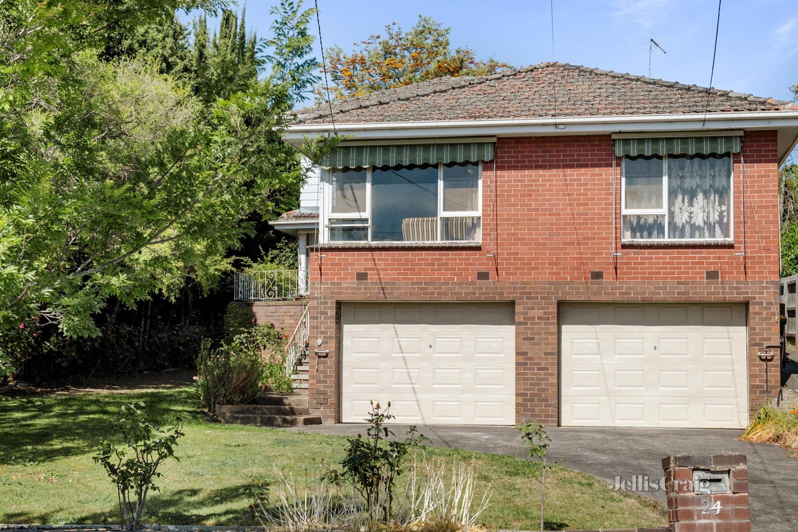 24 Daphne Street, Doncaster East image 2