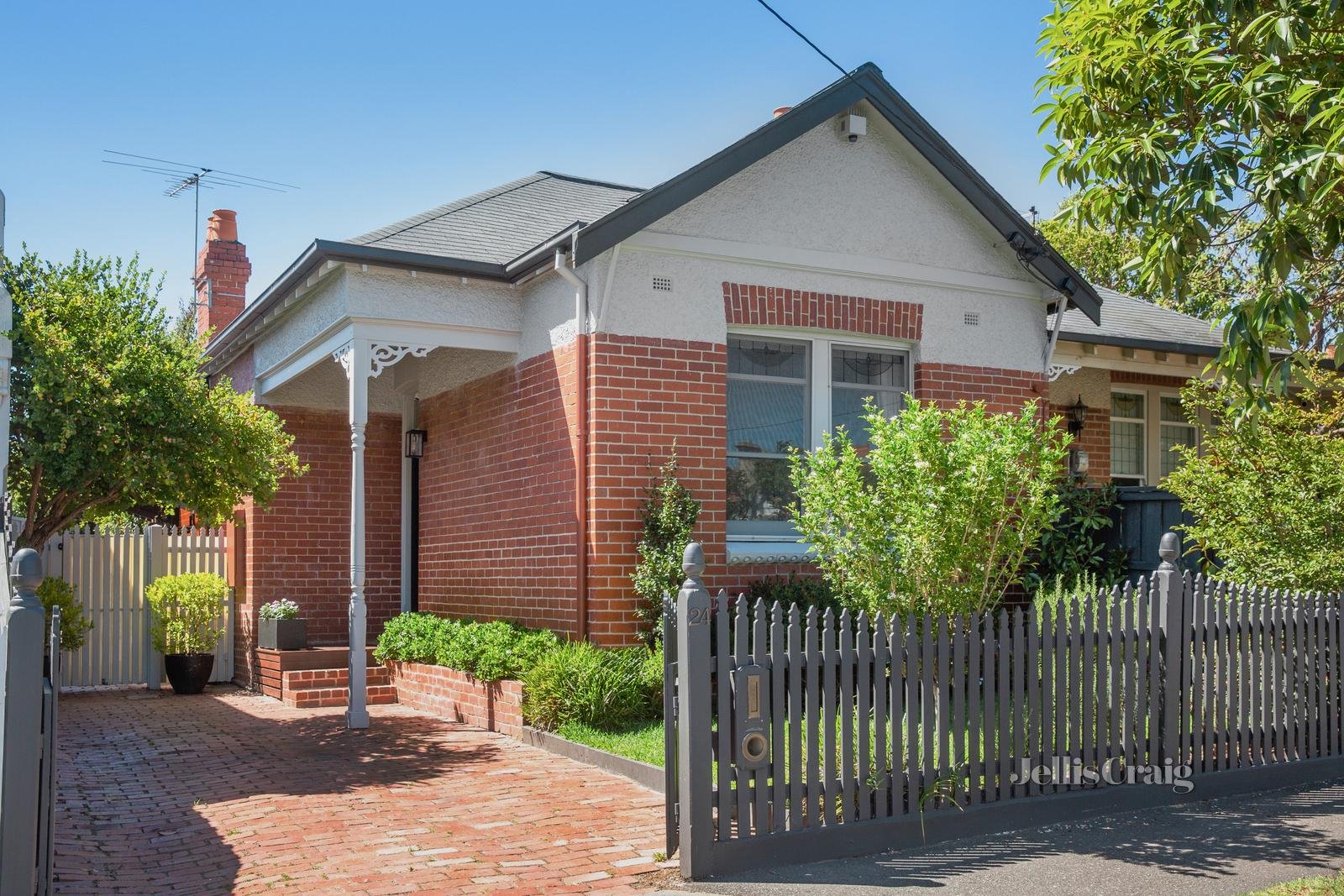 24 Deakin Street, Malvern East image 1