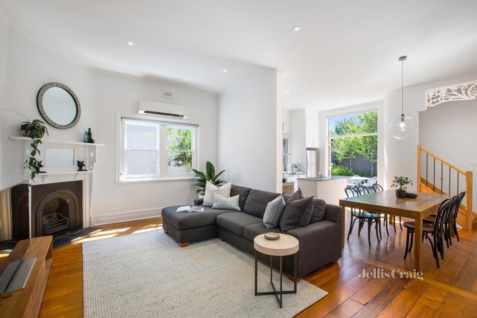 24 Deakin Street, Malvern East image 2