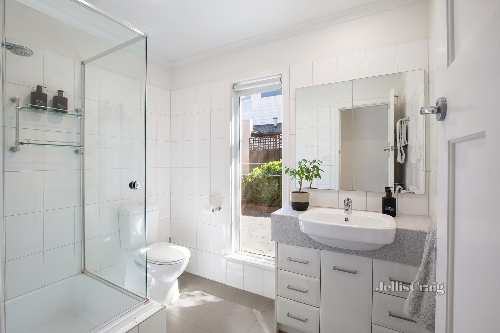 24 Deakin Street, Malvern East image 8