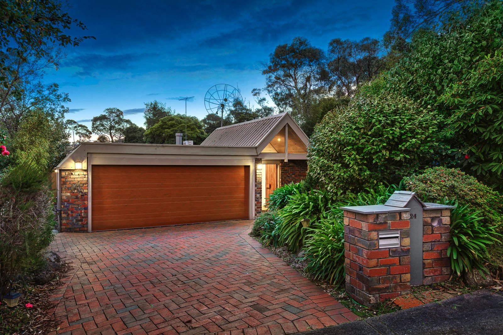 24 Dean Avenue, Mount Waverley image 1