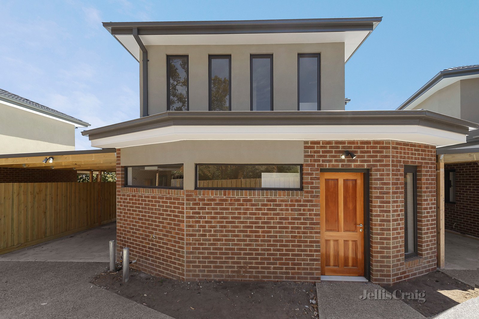 2/4 Deborah Court, Mount Waverley image 1