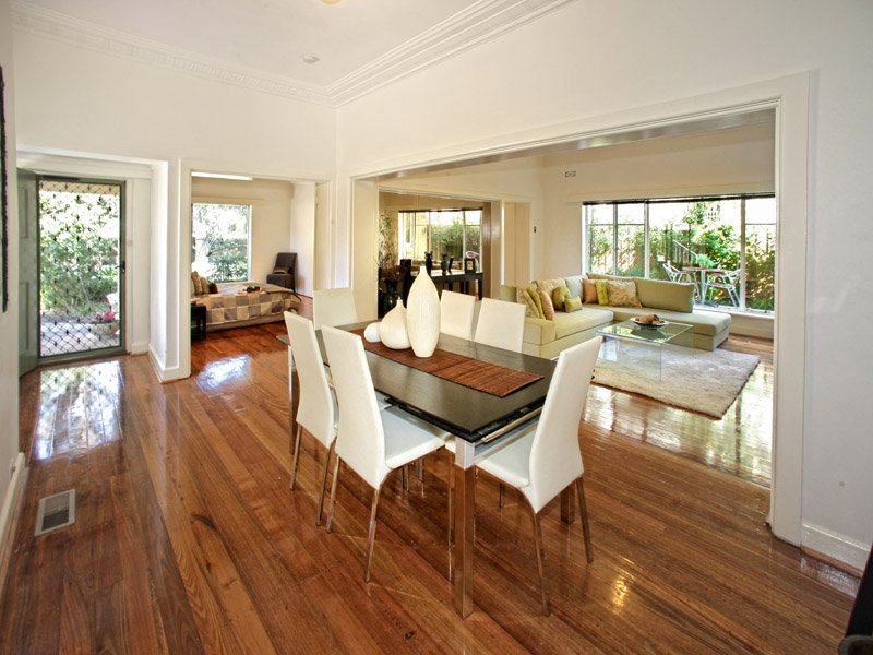 2/4 Dickens Street, Elwood image 1