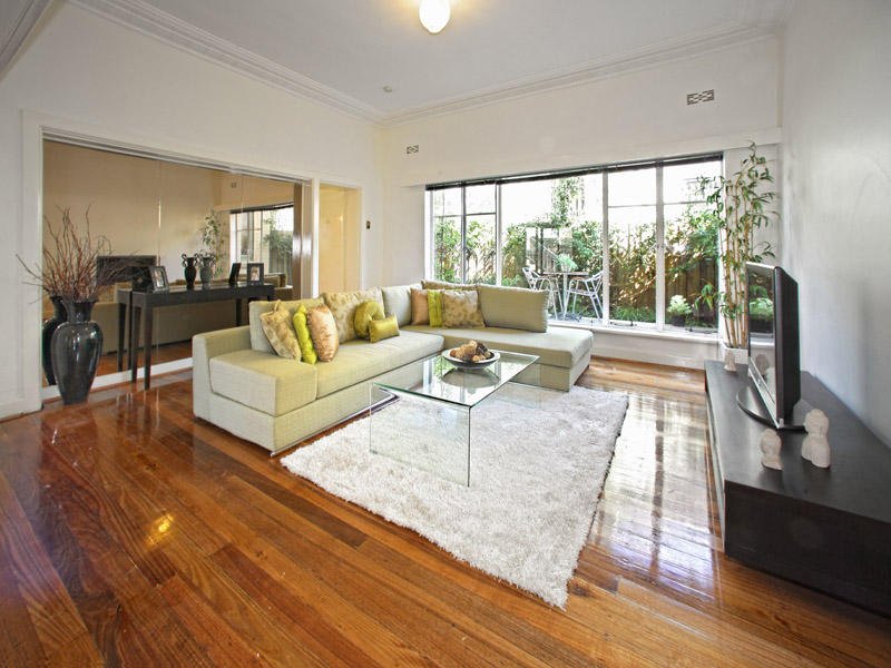 2/4 Dickens Street, Elwood image 2