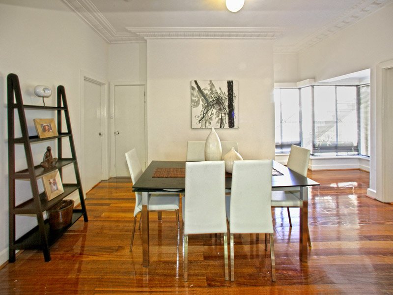 2/4 Dickens Street, Elwood image 3