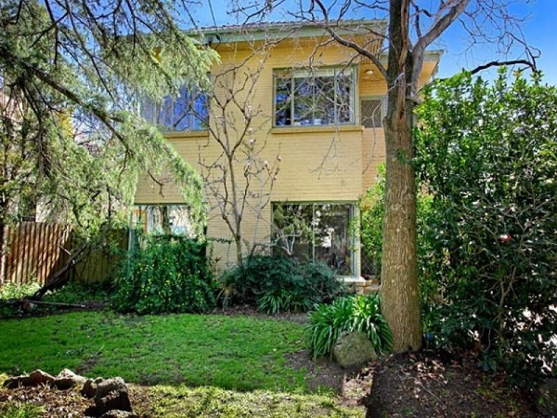 2/4 Dickens Street, Elwood image 4