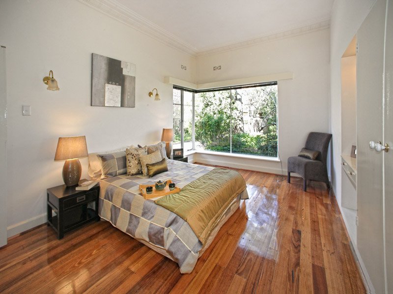 2/4 Dickens Street, Elwood image 5