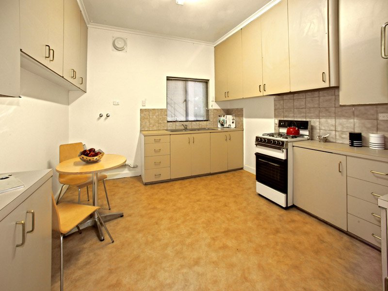 2/4 Dickens Street, Elwood image 8