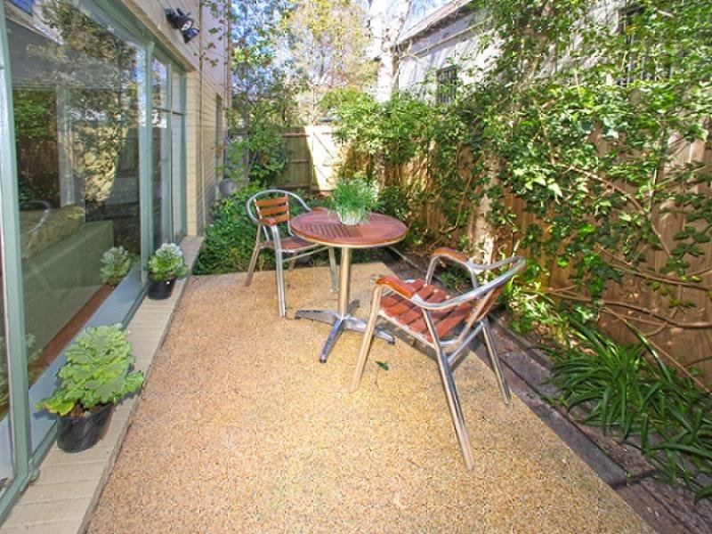2/4 Dickens Street, Elwood image 10